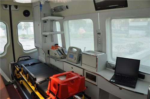 民勤县救护车内部